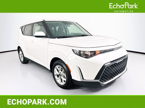 Used 2025 Kia Soul LX w/ LX Technology Package FWD image 1