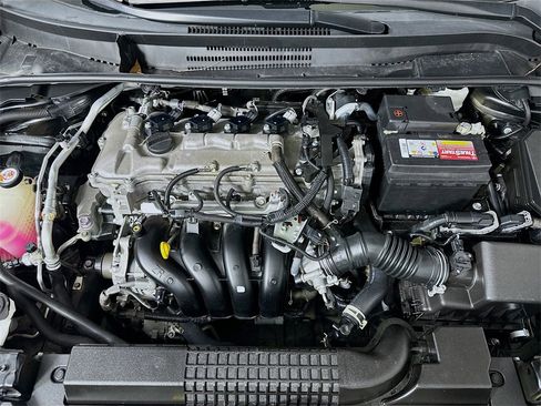 Used 2022 Toyota Corolla LE image 9