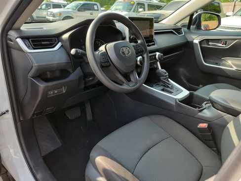 Used 2025 Toyota RAV4 XLE FWD image 21