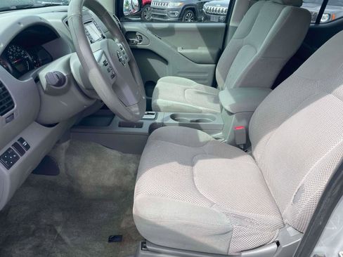 Used 2017 Nissan Frontier SV RWD image 5