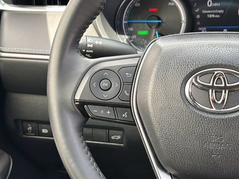 Used 2022 Toyota Venza XLE AWD/4WD image 18