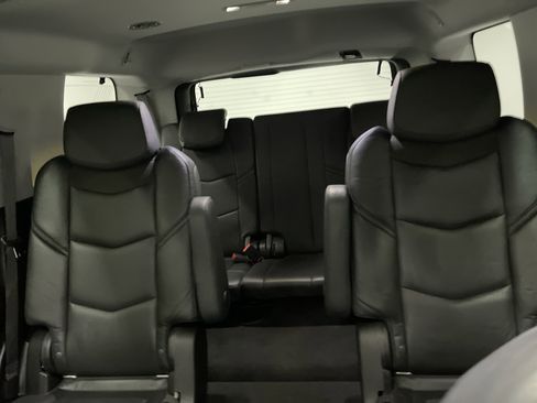 Used 2020 Cadillac Escalade Luxury AWD/4WD image 11
