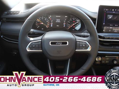 Used 2025 Jeep Compass Latitude w/ Altitude Special Edition image 30