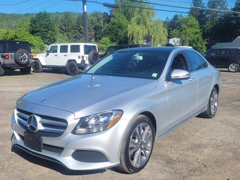 Used 2017 Mercedes-Benz C 300 4MATIC Sedan image 4