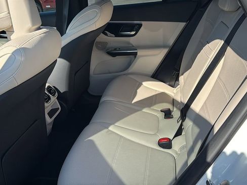 Used 2025 Mercedes-Benz GLC 300 image 22