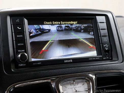 Used 2015 Chrysler Town & Country Touring FWD image 22