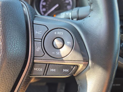 Used 2022 Toyota Camry SE w/ Convenience Package FWD image 25