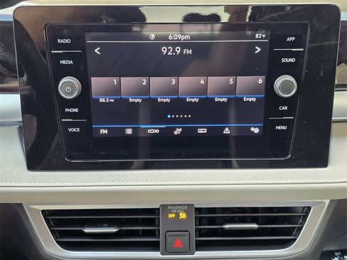 New 2025 Volkswagen Taos SE image 12