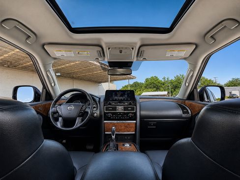 Used 2022 Nissan Armada SL RWD image 2