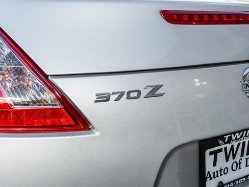 Used 2017 Nissan 370Z Coupe RWD image 32