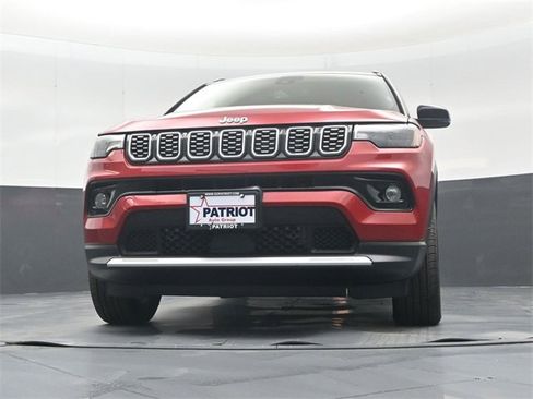 Used 2025 Jeep Compass Limited image 44