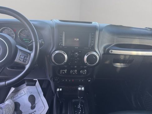 Used 2017 Jeep Wrangler Unlimited Rubicon w/ Cold Weather Group image 14