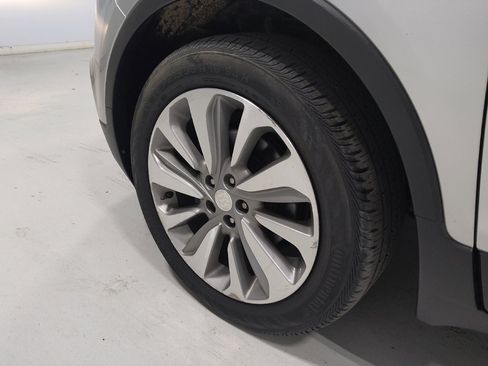 Used 2020 Buick Encore Preferred FWD image 31