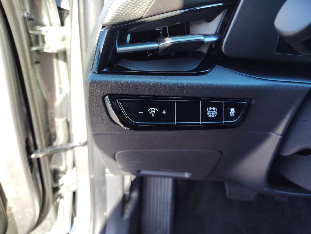 Used 2024 Kia Niro LX FWD image 18
