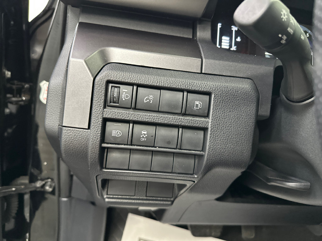 Used 2025 Toyota 4Runner SR5 AWD/4WD image 30