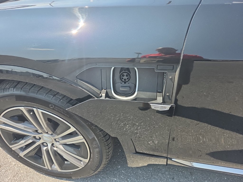 Used 2024 Cadillac Lyriq Luxury AWD/4WD image 12