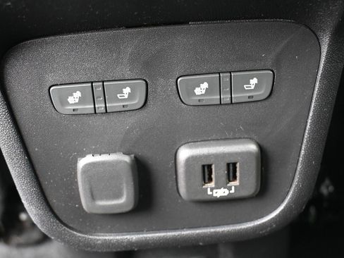 Used 2018 Chevrolet Equinox Premier image 23