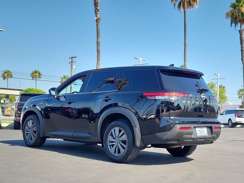 Used 2025 Nissan Pathfinder S FWD image 2