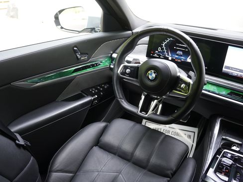 Used 2024 BMW 760i xDrive w/ Premium Package 2 AWD/4WD image 25