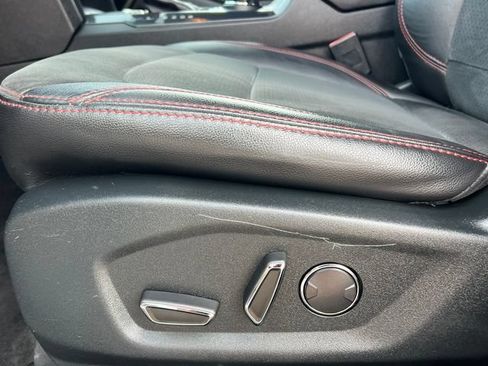 Used 2018 Ford Explorer XLT w/ Equipment Group 202A AWD/4WD image 11