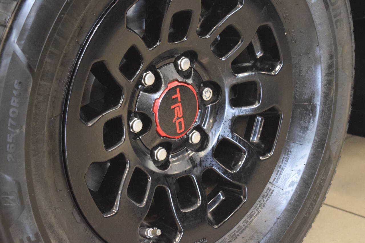 Used 2017 Toyota Tacoma TRD Pro AWD/4WD image 30