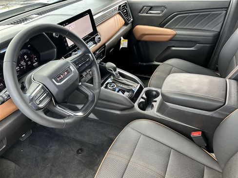 Used 2024 GMC Canyon AT4 w/ Technology Package image 10