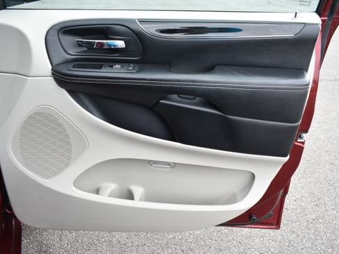 Used 2019 Dodge Grand Caravan SXT FWD image 42