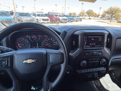 Used 2023 Chevrolet Silverado 1500 Custom image 9