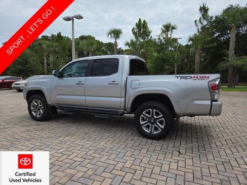 Used 2020 Toyota Tacoma TRD Sport w/ Technology Package AWD/4WD image 9