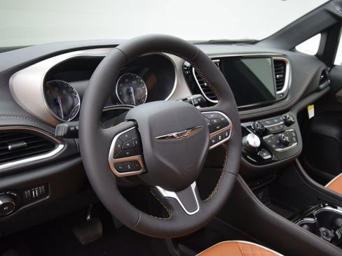 New 2026 Chrysler Pacifica Pinnacle image 38
