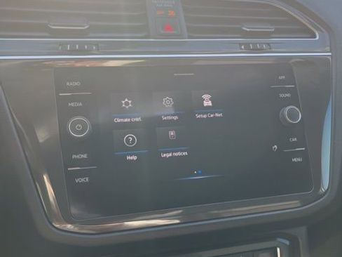 Used 2021 Volkswagen Tiguan SE image 45