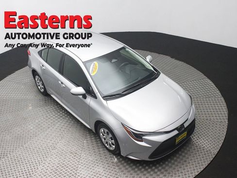 Used 2023 Toyota Corolla LE FWD image 3