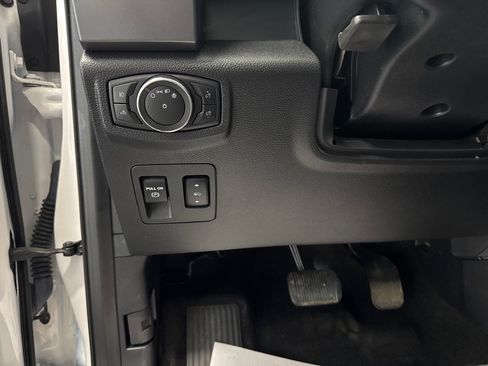 Used 2020 Ford F150 XLT w/ Equipment Group 302A Luxury AWD/4WD image 17