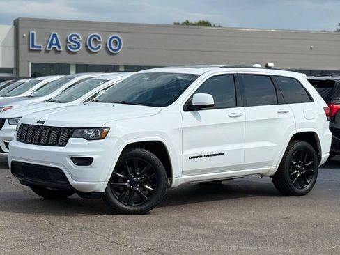 Used 2018 Jeep Grand Cherokee Altitude AWD/4WD image 1