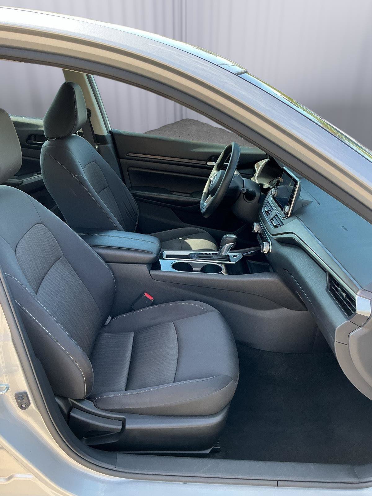 Used 2024 Nissan Altima 2.5 SV FWD image 24