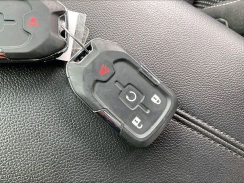 Used 2024 GMC Terrain SLE w/ Driver Convenience Package FWD image 34