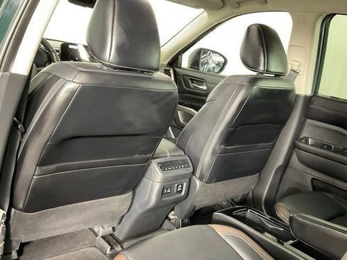 Used 2023 Nissan Pathfinder Platinum AWD/4WD image 16