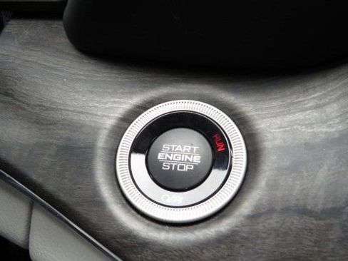 Used 2022 Jeep Grand Cherokee Overland image 22