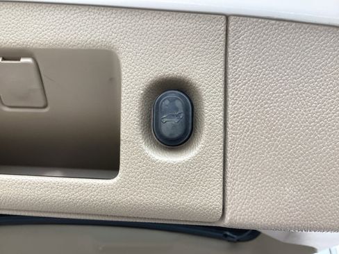 Used 2019 Chevrolet Suburban Premier image 18