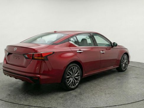 Used 2025 Nissan Altima 2.5 SV image 9