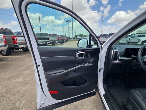 Used 2025 Kia Sorento S FWD image 12
