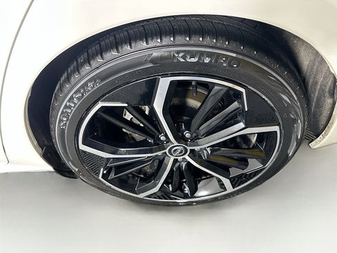 Used 2024 Nissan Altima 2.5 SR image 11