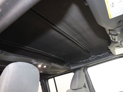 Used 2024 Jeep Wrangler Unlimited Sport AWD/4WD image 10