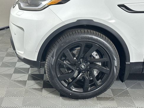 Used 2025 Land Rover Discovery S image 8