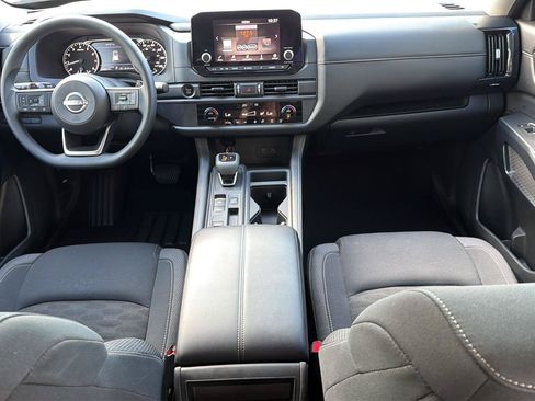 Used 2025 Nissan Pathfinder S FWD image 39