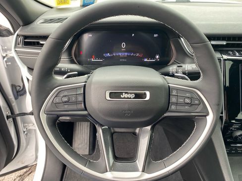 Used 2023 Jeep Grand Cherokee Altitude image 10