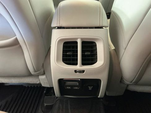 Used 2019 Jeep Cherokee Limited AWD/4WD image 26