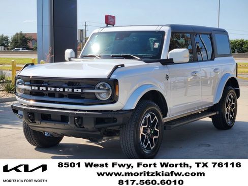 Used 2024 Ford Bronco Outer Banks AWD/4WD image 3