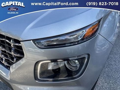 Used 2025 Hyundai Venue SEL FWD image 11
