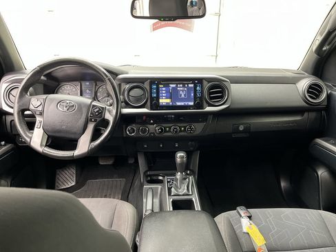 Used 2016 Toyota Tacoma TRD Off-Road w/ Towing Package AWD/4WD image 4